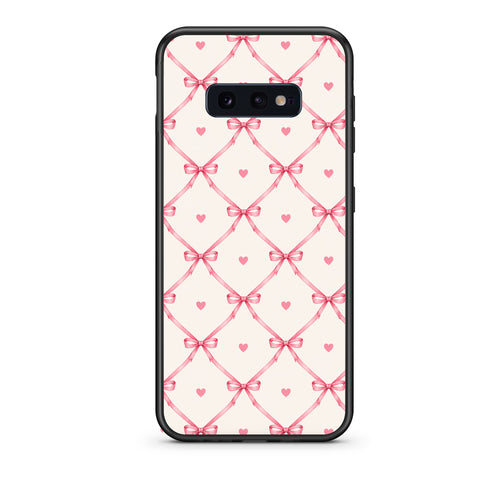 Θήκη Samsung Galaxy S10e Pink Bow Lattice and Hearts on Cream από τη Smartfits με σχέδιο στο πίσω μέρος και μαύρο περίβλημα | Samsung Galaxy S10e Pink Bow Lattice and Hearts on Cream case with colorful back and black bezels
