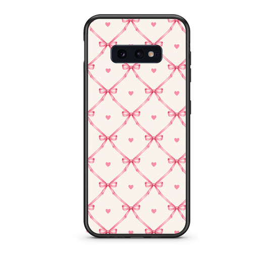 Θήκη Samsung Galaxy S10e Pink Bow Lattice and Hearts on Cream από τη Smartfits με σχέδιο στο πίσω μέρος και μαύρο περίβλημα | Samsung Galaxy S10e Pink Bow Lattice and Hearts on Cream case with colorful back and black bezels