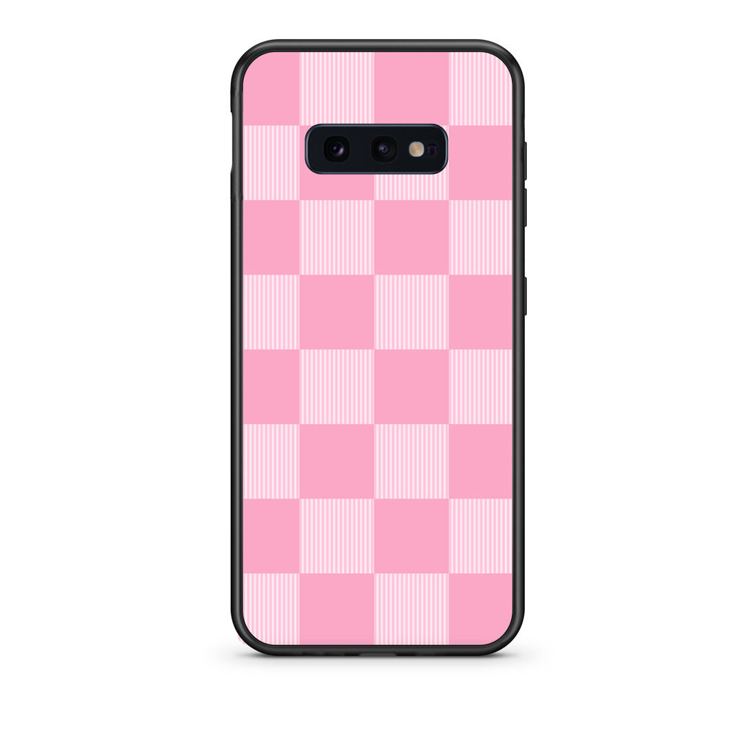 Θήκη Samsung Galaxy S10e Pink and White Striped Checks από τη Smartfits με σχέδιο στο πίσω μέρος και μαύρο περίβλημα | Samsung Galaxy S10e Pink and White Striped Checks case with colorful back and black bezels