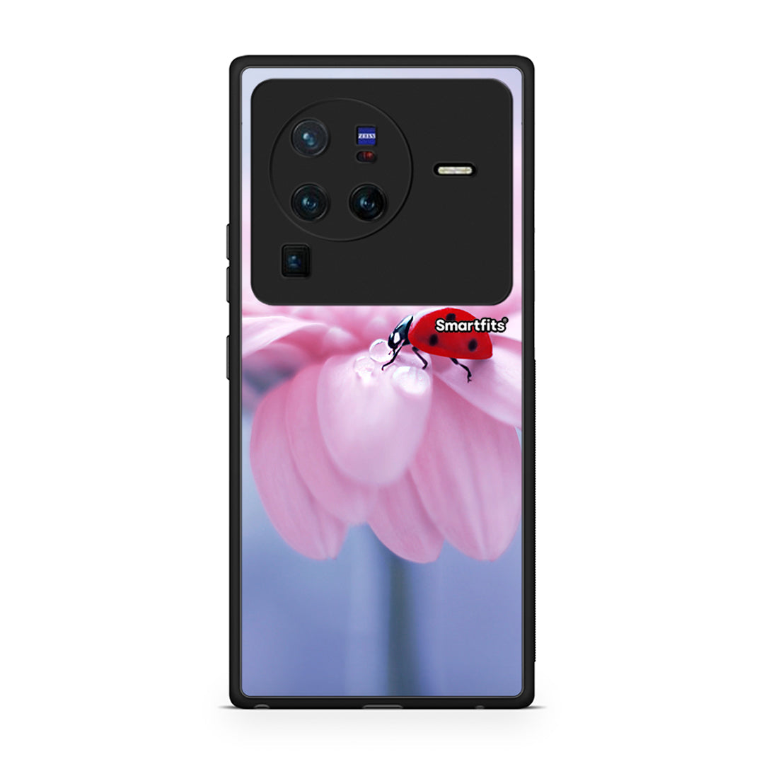 Vivo X80 Pro 5G Ladybug Flower θήκη από τη Smartfits με σχέδιο στο πίσω μέρος και μαύρο περίβλημα | Smartphone case with colorful back and black bezels by Smartfits