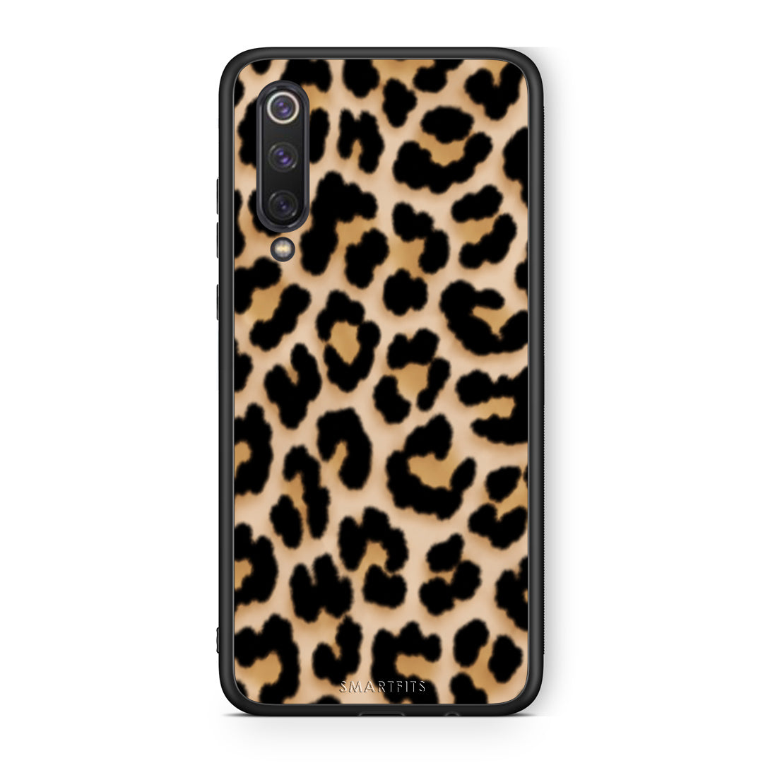 Θήκη Xiaomi Mi 9 SE Leopard Print Tan Small από τη Smartfits με σχέδιο στο πίσω μέρος και μαύρο περίβλημα | Xiaomi Mi 9 SE Leopard Print Tan Small case with colorful back and black bezels