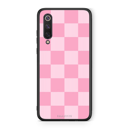 Θήκη Xiaomi Mi 9 SE Pink and White Striped Checks από τη Smartfits με σχέδιο στο πίσω μέρος και μαύρο περίβλημα | Xiaomi Mi 9 SE Pink and White Striped Checks case with colorful back and black bezels