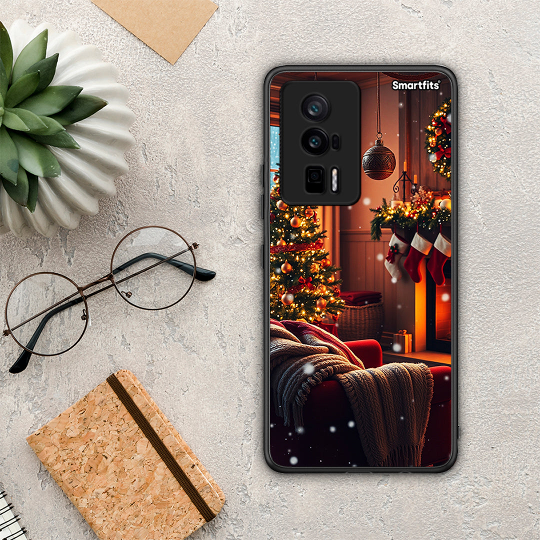 Θήκη Xiaomi Poco F5 Pro / Redmi K60 Pro Home For Christmas από τη Smartfits με σχέδιο στο πίσω μέρος και μαύρο περίβλημα | Xiaomi Poco F5 Pro / Redmi K60 Pro Home For Christmas Case with Colorful Back and Black Bezels