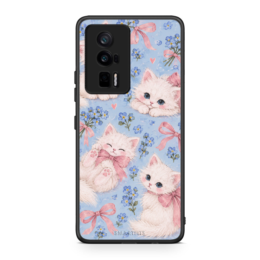 Θήκη Xiaomi Poco F5 Pro / Redmi K60 Pro White Kittens and Blue Flowers Large από τη Smartfits με σχέδιο στο πίσω μέρος και μαύρο περίβλημα | Xiaomi Poco F5 Pro / Redmi K60 Pro White Kittens and Blue Flowers Large case with colorful back and black bezels