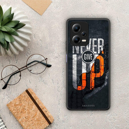 Θήκη Xiaomi Redmi Note 12 5G Never Give Up από τη Smartfits με σχέδιο στο πίσω μέρος και μαύρο περίβλημα | Xiaomi Redmi Note 12 5G Never Give Up Case with Colorful Back and Black Bezels