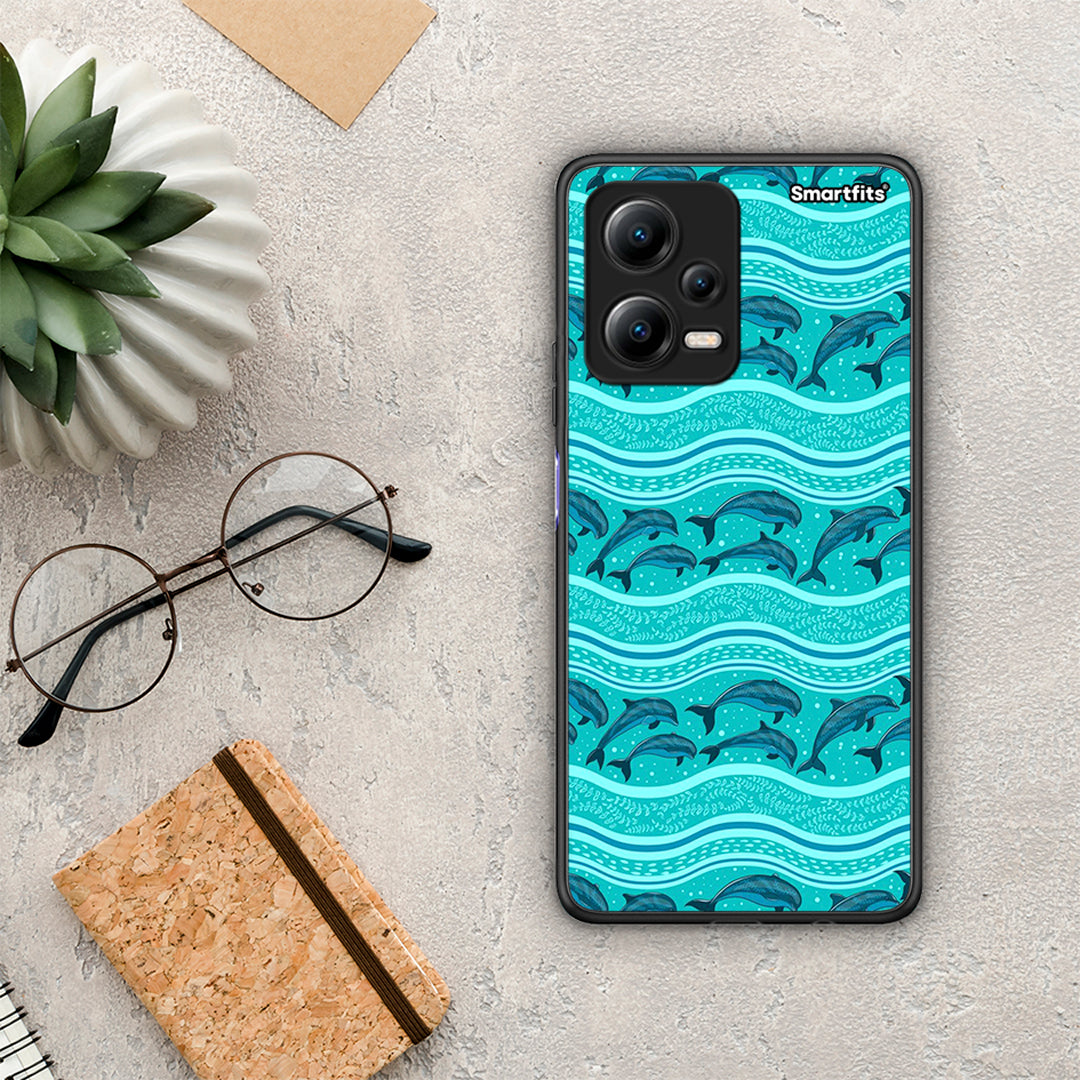 Θήκη Xiaomi Poco X5 5G Dual Swimming Dolphins από τη Smartfits με σχέδιο στο πίσω μέρος και μαύρο περίβλημα | Xiaomi Poco X5 5G Dual Swimming Dolphins Case with Colorful Back and Black Bezels