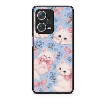 Θήκη Xiaomi Redmi Note 12 Pro+ / 12 Pro Discovery White Kittens and Blue Flowers Large από τη Smartfits με σχέδιο στο πίσω μέρος και μαύρο περίβλημα | Xiaomi Redmi Note 12 Pro+ / 12 Pro Discovery White Kittens and Blue Flowers Large case with colorful back and black bezels
