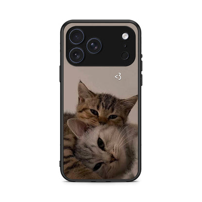 iPhone 17 Pro Cats In Love Θήκη από τη Smartfits με σχέδιο στο πίσω μέρος και μαύρο περίβλημα | Smartphone case with colorful back and black bezels by Smartfits