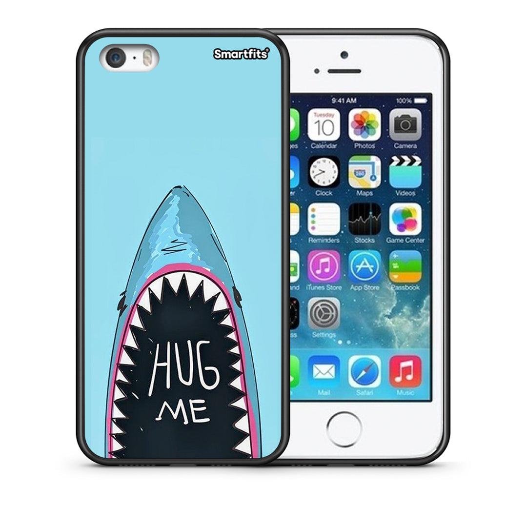 Θήκη iPhone 5/5s/SE Hug Me από τη Smartfits με σχέδιο στο πίσω μέρος και μαύρο περίβλημα | iPhone 5/5s/SE Hug Me case with colorful back and black bezels