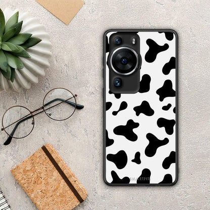 Θήκη Huawei P60 Pro Cow Print από τη Smartfits με σχέδιο στο πίσω μέρος και μαύρο περίβλημα | Huawei P60 Pro Cow Print Case with Colorful Back and Black Bezels
