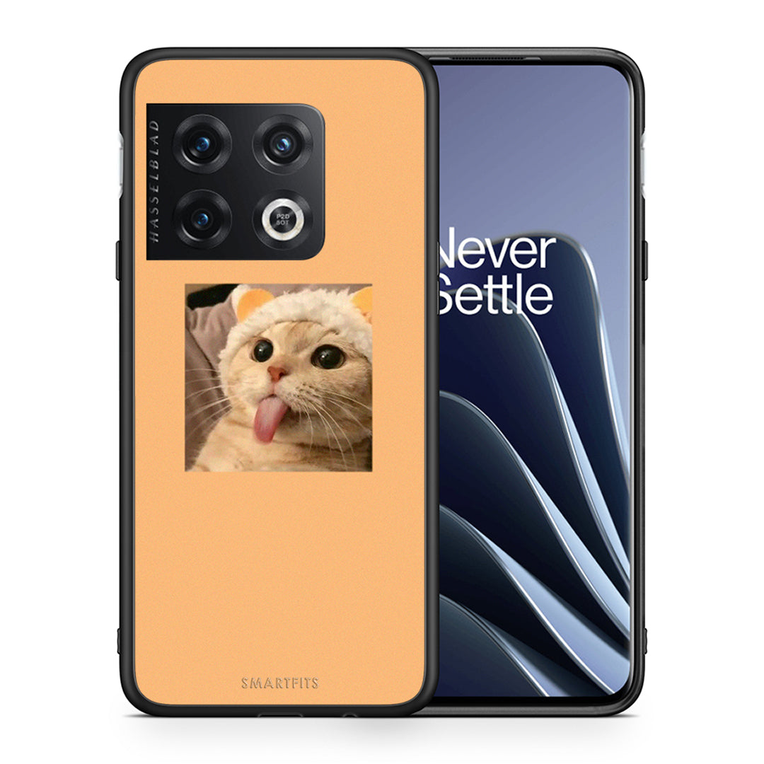 Θήκη OnePlus 10 Pro Cat Tongue από τη Smartfits με σχέδιο στο πίσω μέρος και μαύρο περίβλημα | OnePlus 10 Pro Cat Tongue case with colorful back and black bezels