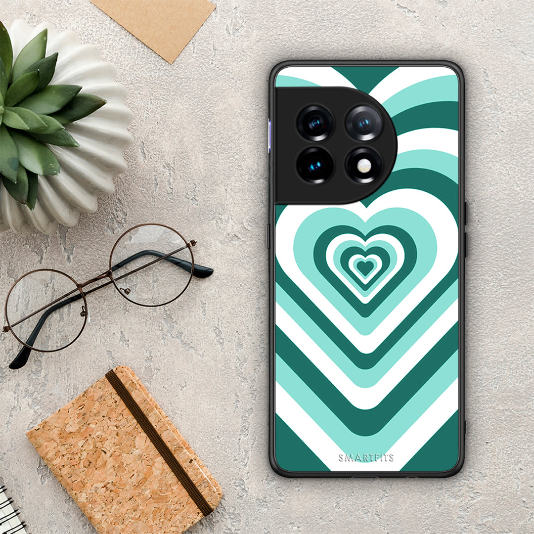 Θήκη OnePlus 11 5G Green Hearts από τη Smartfits με σχέδιο στο πίσω μέρος και μαύρο περίβλημα | OnePlus 11 5G Green Hearts Case with Colorful Back and Black Bezels