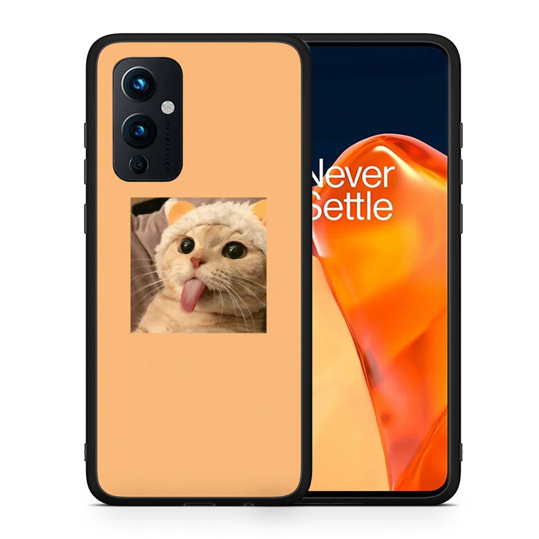 Θήκη OnePlus 9 Cat Tongue από τη Smartfits με σχέδιο στο πίσω μέρος και μαύρο περίβλημα | OnePlus 9 Cat Tongue case with colorful back and black bezels
