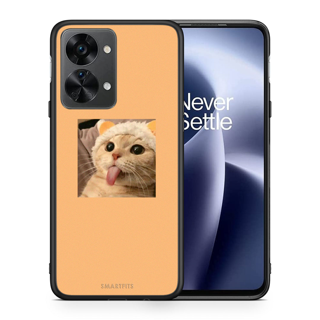 Θήκη OnePlus Nord 2T Cat Tongue από τη Smartfits με σχέδιο στο πίσω μέρος και μαύρο περίβλημα | OnePlus Nord 2T Cat Tongue case with colorful back and black bezels