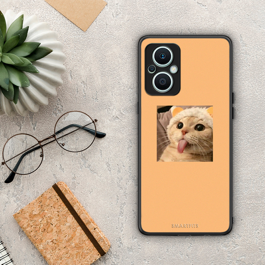 Θήκη Oppo Reno7 Lite Cat Tongue από τη Smartfits με σχέδιο στο πίσω μέρος και μαύρο περίβλημα | Oppo Reno7 Lite Cat Tongue Case with Colorful Back and Black Bezels