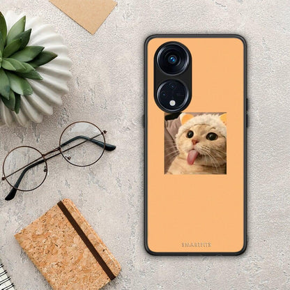 Θήκη Oppo Reno8T 5G / A1 Pro Cat Tongue από τη Smartfits με σχέδιο στο πίσω μέρος και μαύρο περίβλημα | Oppo Reno8T 5G / A1 Pro Cat Tongue Case with Colorful Back and Black Bezels