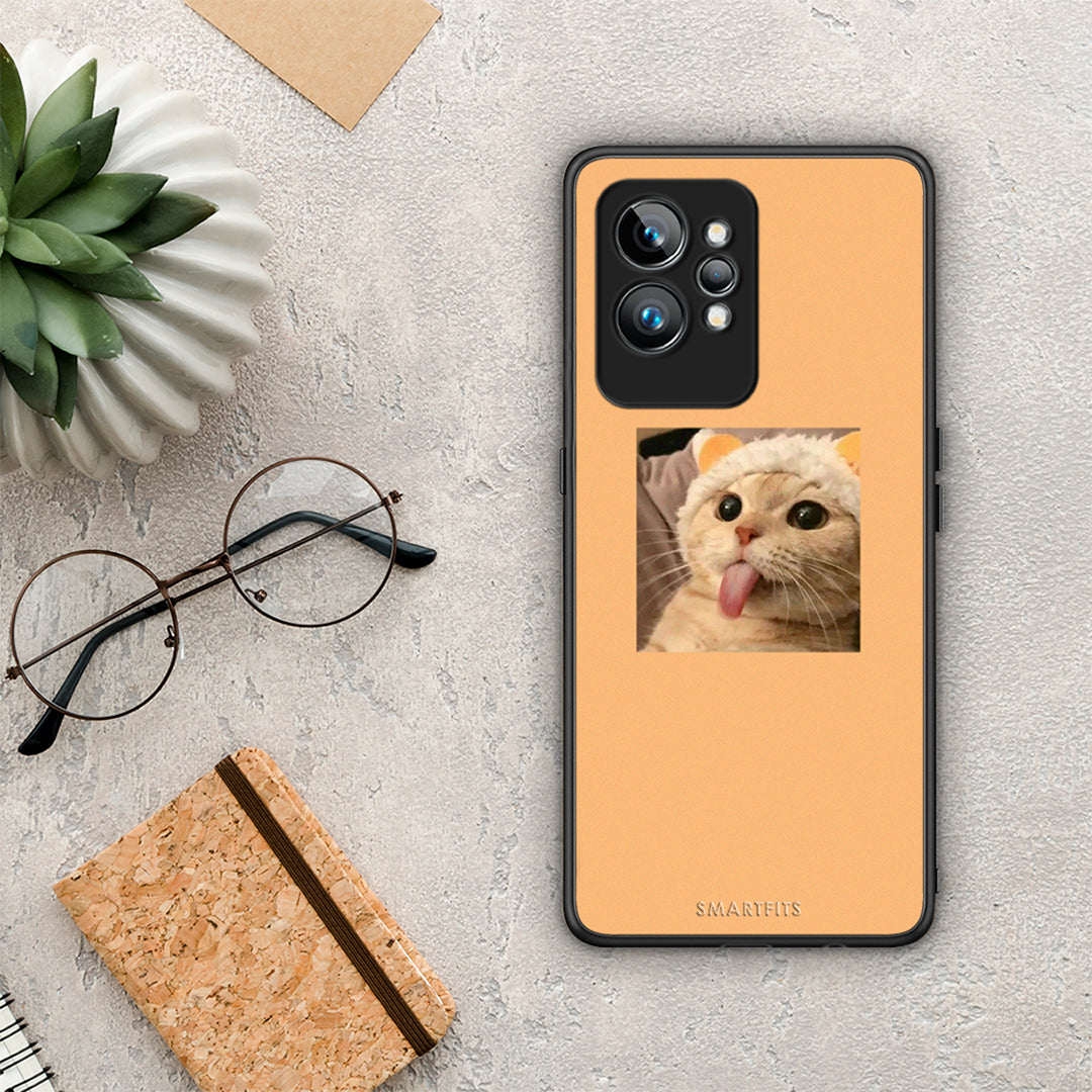 Θήκη Realme GT2 Pro Cat Tongue από τη Smartfits με σχέδιο στο πίσω μέρος και μαύρο περίβλημα | Realme GT2 Pro Cat Tongue Case with Colorful Back and Black Bezels