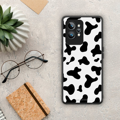Θήκη Realme GT2 Cow Print από τη Smartfits με σχέδιο στο πίσω μέρος και μαύρο περίβλημα | Realme GT2 Cow Print Case with Colorful Back and Black Bezels