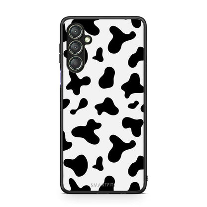 Θήκη Samsung Galaxy A24 4G Cow Print από τη Smartfits με σχέδιο στο πίσω μέρος και μαύρο περίβλημα | Samsung Galaxy A24 4G Cow Print Case with Colorful Back and Black Bezels