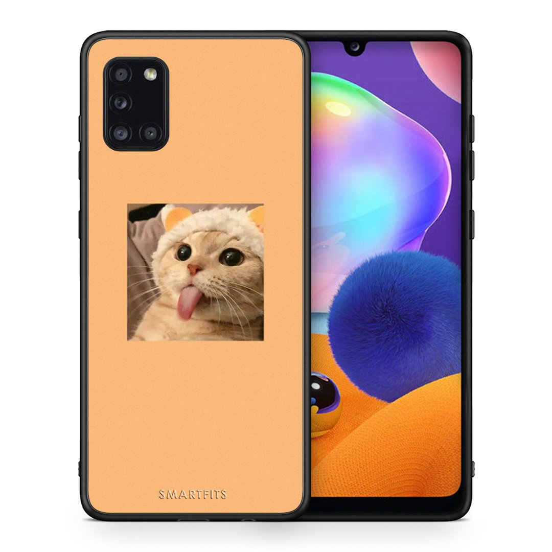 Θήκη Samsung Galaxy A31 Cat Tongue από τη Smartfits με σχέδιο στο πίσω μέρος και μαύρο περίβλημα | Samsung Galaxy A31 Cat Tongue case with colorful back and black bezels