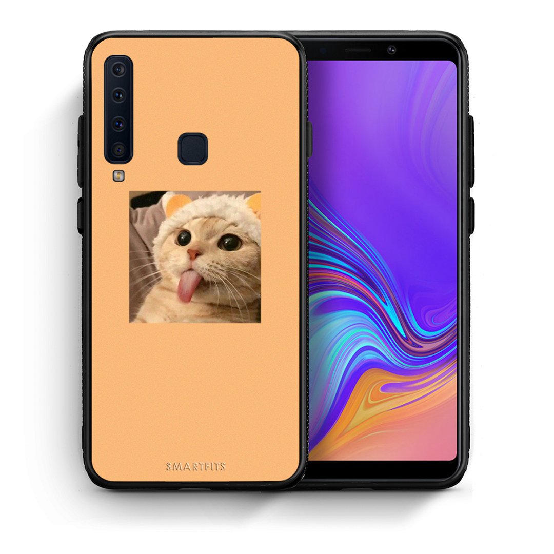 Θήκη Samsung A9 Cat Tongue από τη Smartfits με σχέδιο στο πίσω μέρος και μαύρο περίβλημα | Samsung A9 Cat Tongue case with colorful back and black bezels