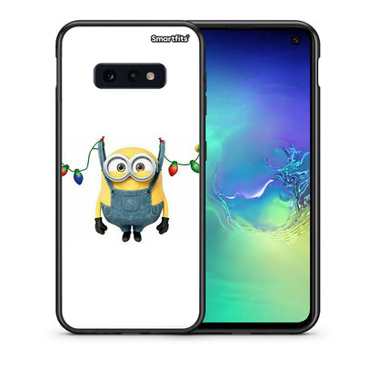 Θήκη Samsung S10e Xmas Minion Lights από τη Smartfits με σχέδιο στο πίσω μέρος και μαύρο περίβλημα | Samsung S10e Xmas Minion Lights case with colorful back and black bezels