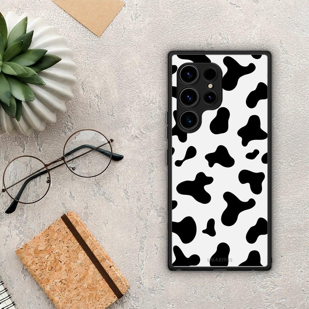 Θήκη Samsung Galaxy S23 Ultra Cow Print από τη Smartfits με σχέδιο στο πίσω μέρος και μαύρο περίβλημα | Samsung Galaxy S23 Ultra Cow Print Case with Colorful Back and Black Bezels