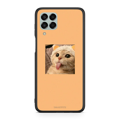 Samsung M33 Cat Tongue θήκη από τη Smartfits με σχέδιο στο πίσω μέρος και μαύρο περίβλημα | Smartphone case with colorful back and black bezels by Smartfits