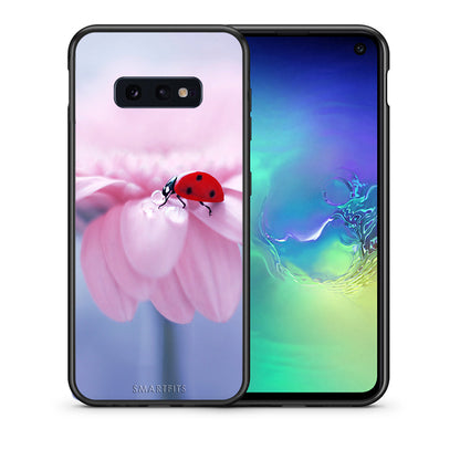Θήκη Samsung S10e Ladybug Flower από τη Smartfits με σχέδιο στο πίσω μέρος και μαύρο περίβλημα | Samsung S10e Ladybug Flower case with colorful back and black bezels