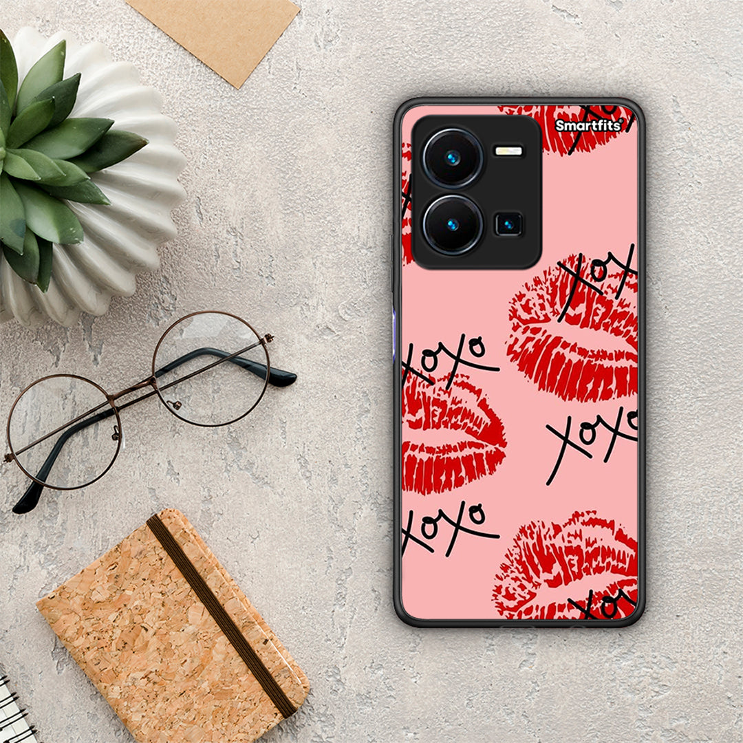 Θήκη Vivo Y35 XOXO Lips από τη Smartfits με σχέδιο στο πίσω μέρος και μαύρο περίβλημα | Vivo Y35 XOXO Lips Case with Colorful Back and Black Bezels