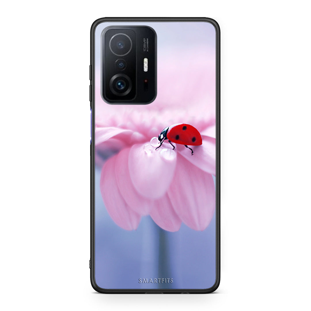Xiaomi 11T/11T Pro Ladybug Flower θήκη από τη Smartfits με σχέδιο στο πίσω μέρος και μαύρο περίβλημα | Smartphone case with colorful back and black bezels by Smartfits