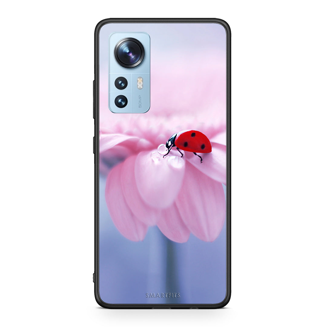 Xiaomi 12/12X 5G Ladybug Flower θήκη από τη Smartfits με σχέδιο στο πίσω μέρος και μαύρο περίβλημα | Smartphone case with colorful back and black bezels by Smartfits