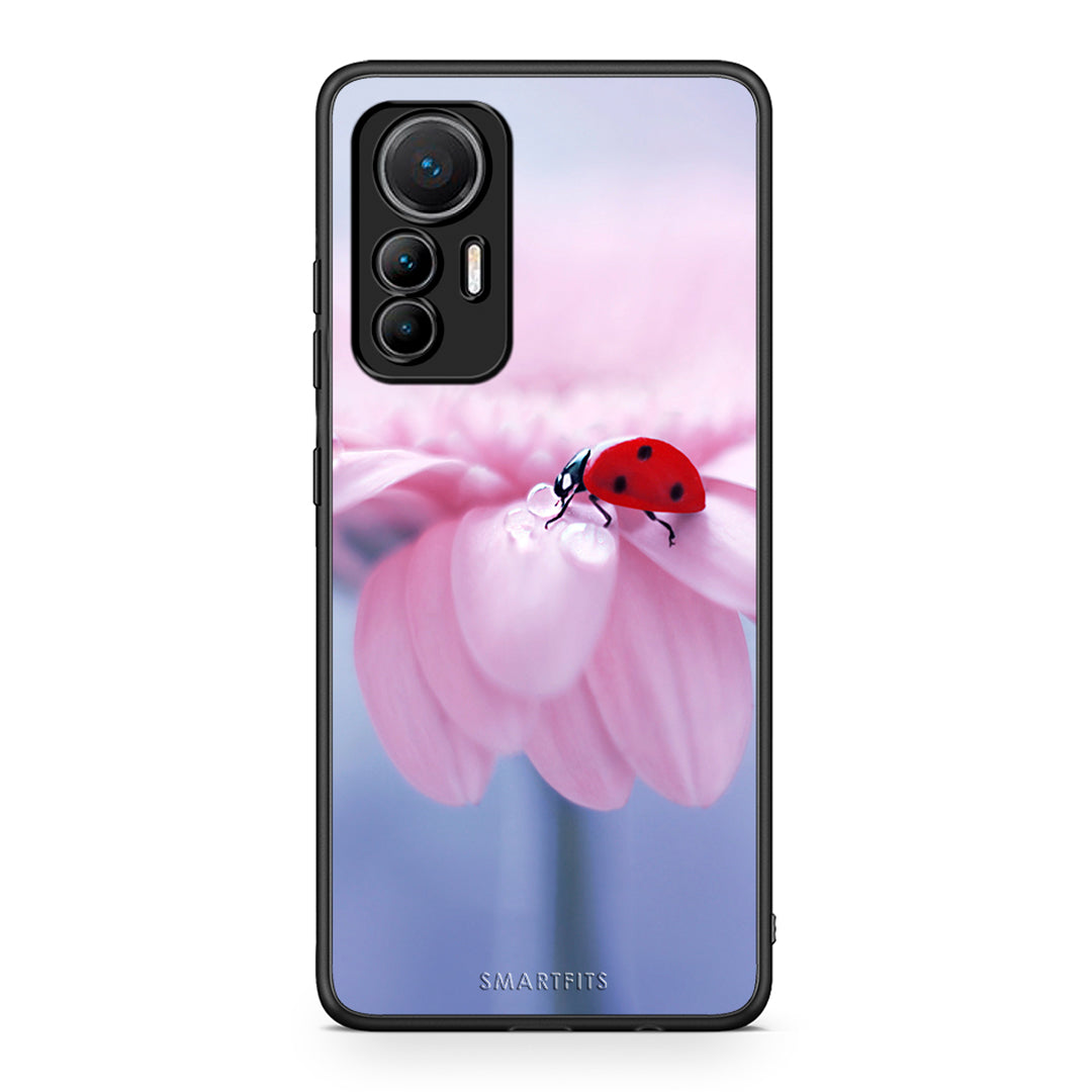 Xiaomi 12 Lite 5G Ladybug Flower θήκη από τη Smartfits με σχέδιο στο πίσω μέρος και μαύρο περίβλημα | Smartphone case with colorful back and black bezels by Smartfits