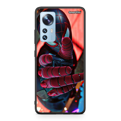 Xiaomi 12 / 12X 5G Spider Hand Θήκη από τη Smartfits με σχέδιο στο πίσω μέρος και μαύρο περίβλημα | Smartphone case with colorful back and black bezels by Smartfits