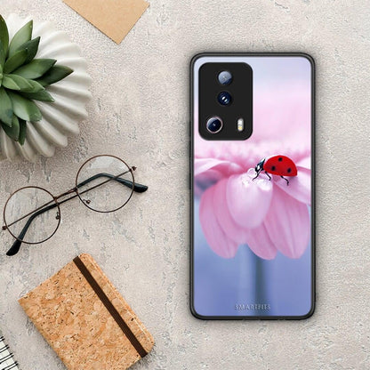 Θήκη Xiaomi 13 Lite 5G Ladybug Flower από τη Smartfits με σχέδιο στο πίσω μέρος και μαύρο περίβλημα | Xiaomi 13 Lite 5G Ladybug Flower Case with Colorful Back and Black Bezels