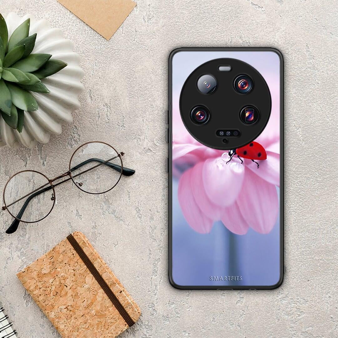 Θήκη Xiaomi 13 Ultra Ladybug Flower από τη Smartfits με σχέδιο στο πίσω μέρος και μαύρο περίβλημα | Xiaomi 13 Ultra Ladybug Flower Case with Colorful Back and Black Bezels