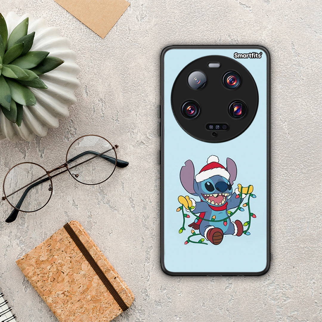 Θήκη Xiaomi 13 Ultra Santa Stich από τη Smartfits με σχέδιο στο πίσω μέρος και μαύρο περίβλημα | Xiaomi 13 Ultra Santa Stich Case with Colorful Back and Black Bezels
