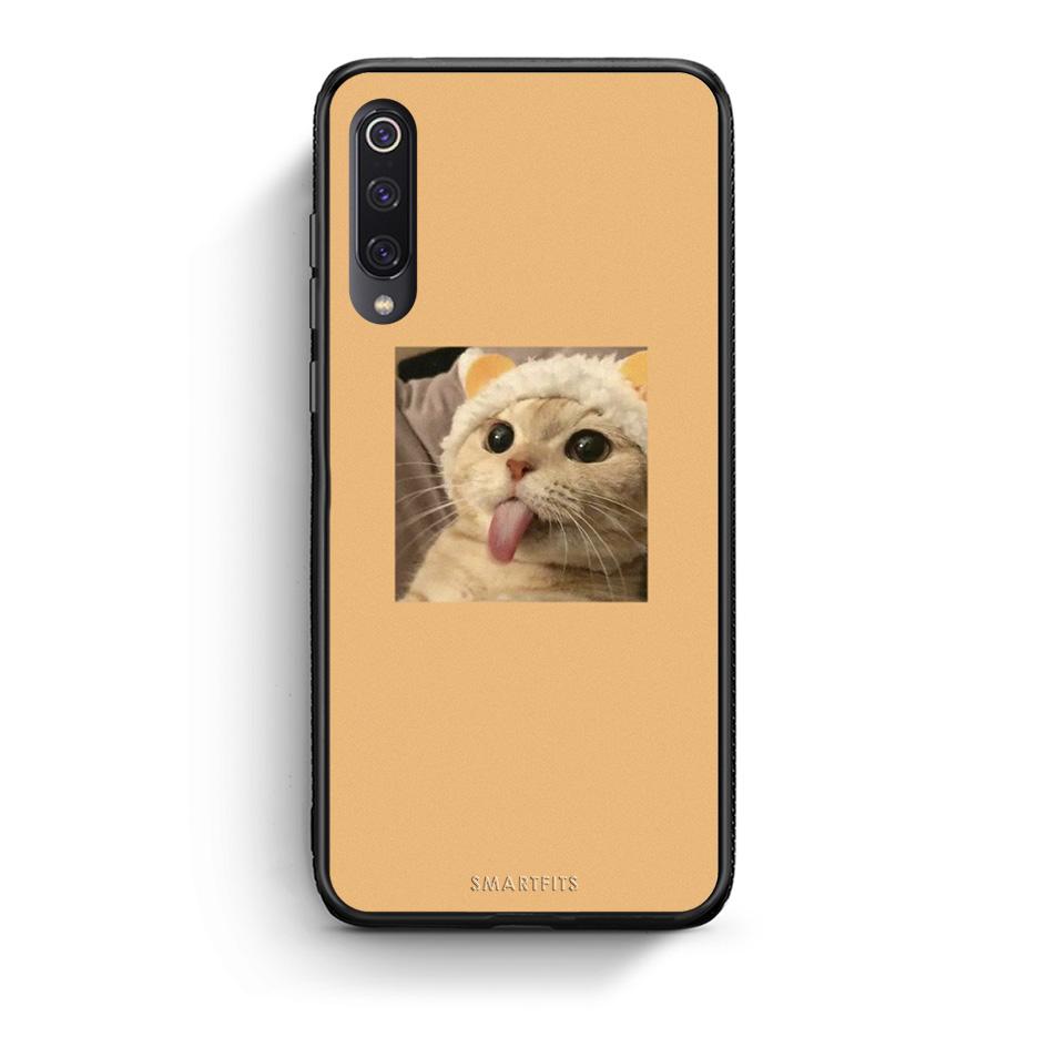 Xiaomi Mi 9 Cat Tongue θήκη από τη Smartfits με σχέδιο στο πίσω μέρος και μαύρο περίβλημα | Smartphone case with colorful back and black bezels by Smartfits