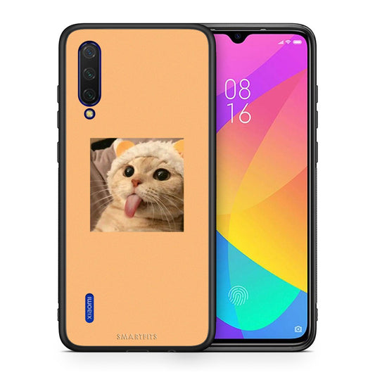 Θήκη Xiaomi Mi 9 Lite Cat Tongue από τη Smartfits με σχέδιο στο πίσω μέρος και μαύρο περίβλημα | Xiaomi Mi 9 Lite Cat Tongue case with colorful back and black bezels