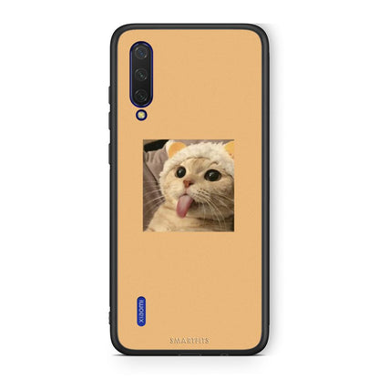 Xiaomi Mi 9 Lite Cat Tongue θήκη από τη Smartfits με σχέδιο στο πίσω μέρος και μαύρο περίβλημα | Smartphone case with colorful back and black bezels by Smartfits