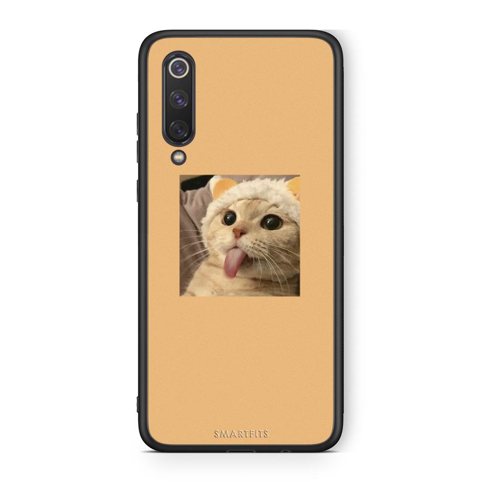 Xiaomi Mi 9 SE Cat Tongue θήκη από τη Smartfits με σχέδιο στο πίσω μέρος και μαύρο περίβλημα | Smartphone case with colorful back and black bezels by Smartfits