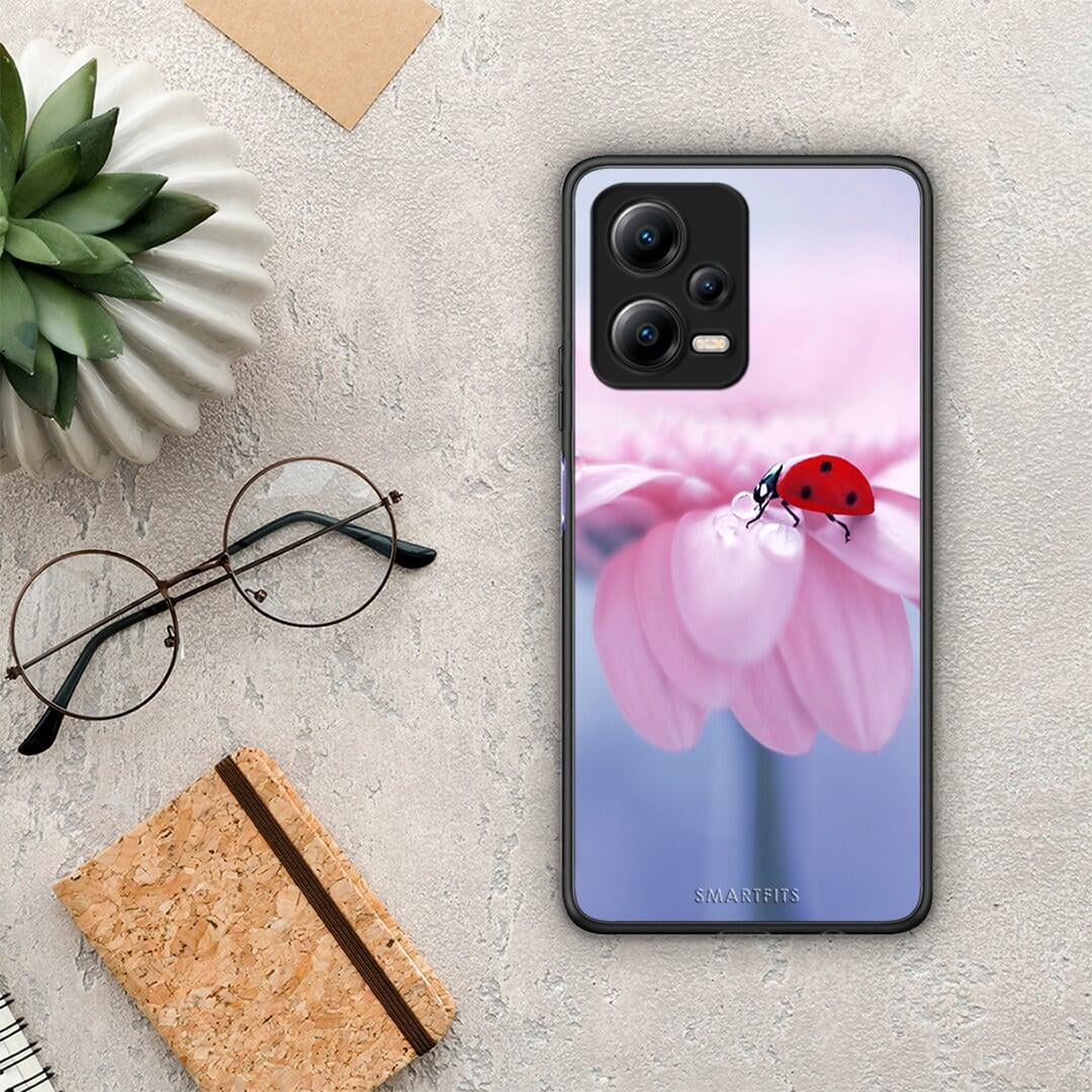 Θήκη Xiaomi Poco X5 5G Dual Ladybug Flower από τη Smartfits με σχέδιο στο πίσω μέρος και μαύρο περίβλημα | Xiaomi Poco X5 5G Dual Ladybug Flower Case with Colorful Back and Black Bezels