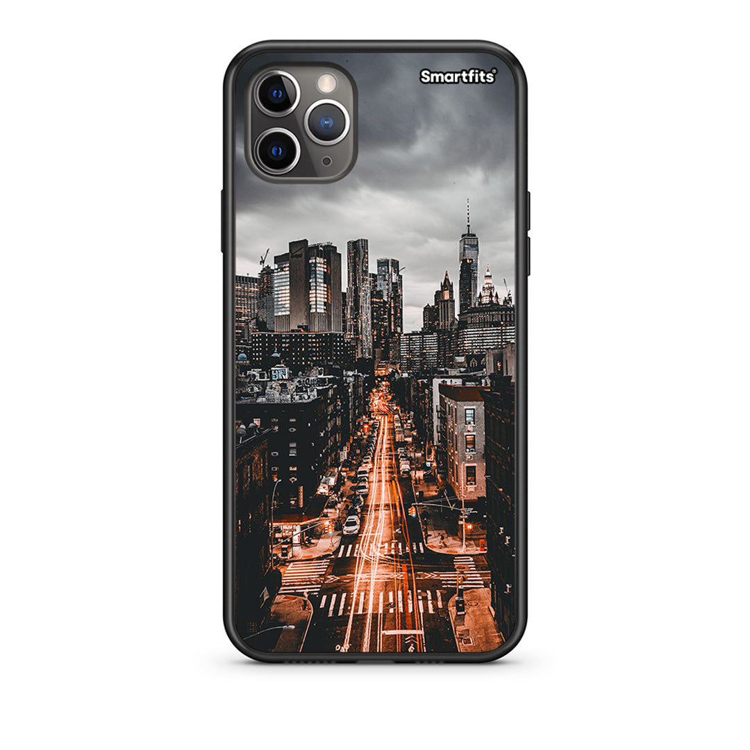 iPhone 11 Pro City Lights Θήκη από τη Smartfits με σχέδιο στο πίσω μέρος και μαύρο περίβλημα | Smartphone case with colorful back and black bezels by Smartfits