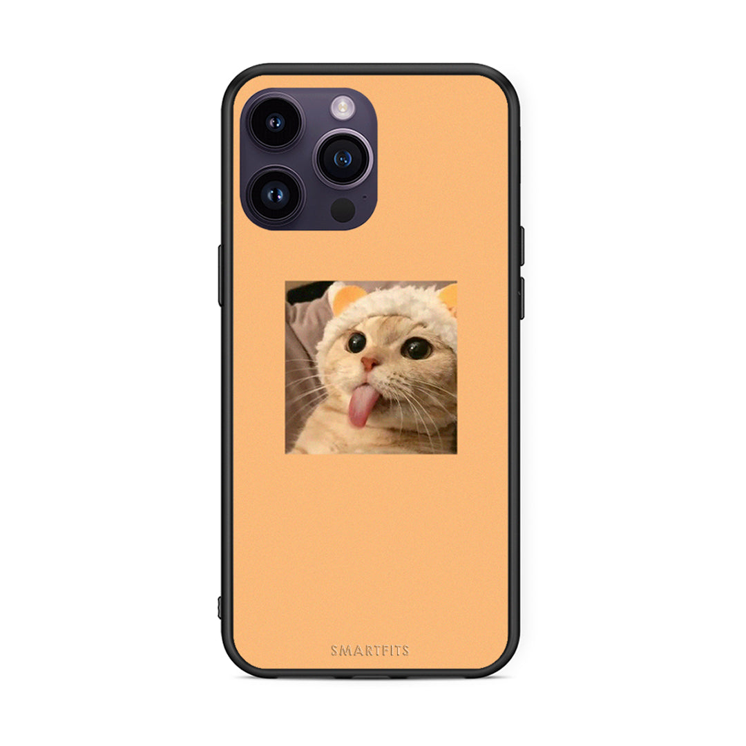 iPhone 15 Pro Cat Tongue θήκη από τη Smartfits με σχέδιο στο πίσω μέρος και μαύρο περίβλημα | Smartphone case with colorful back and black bezels by Smartfits