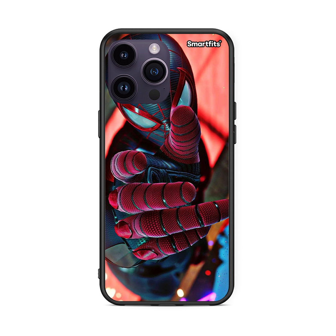 iPhone 15 Pro Spider Hand Θήκη από τη Smartfits με σχέδιο στο πίσω μέρος και μαύρο περίβλημα | Smartphone case with colorful back and black bezels by Smartfits